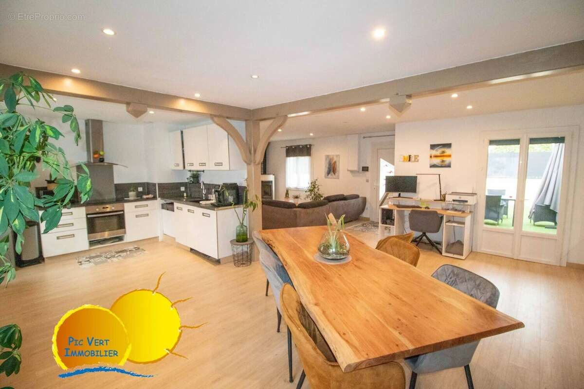 Maison à COLLONGES-LES-PREMIERES