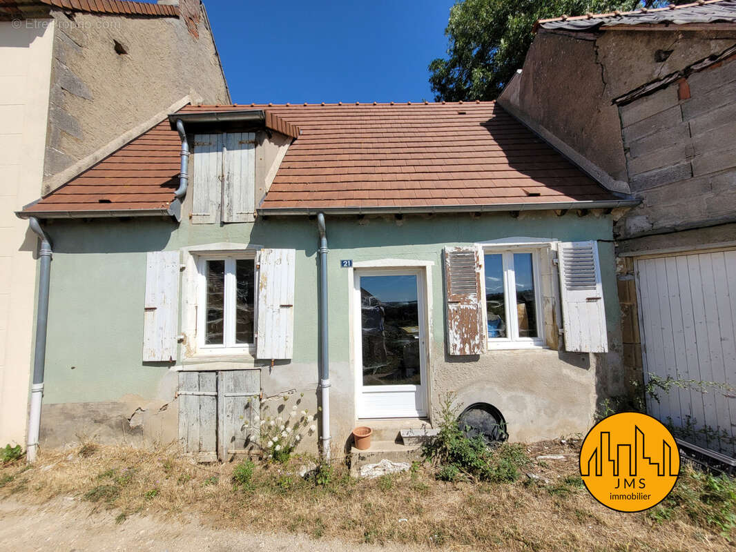 Maison à LE MONTET