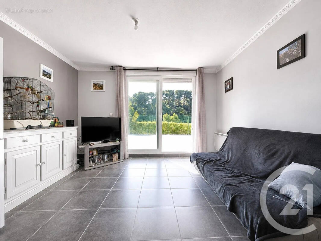 Appartement à SAINT-LAURENT-DU-VAR