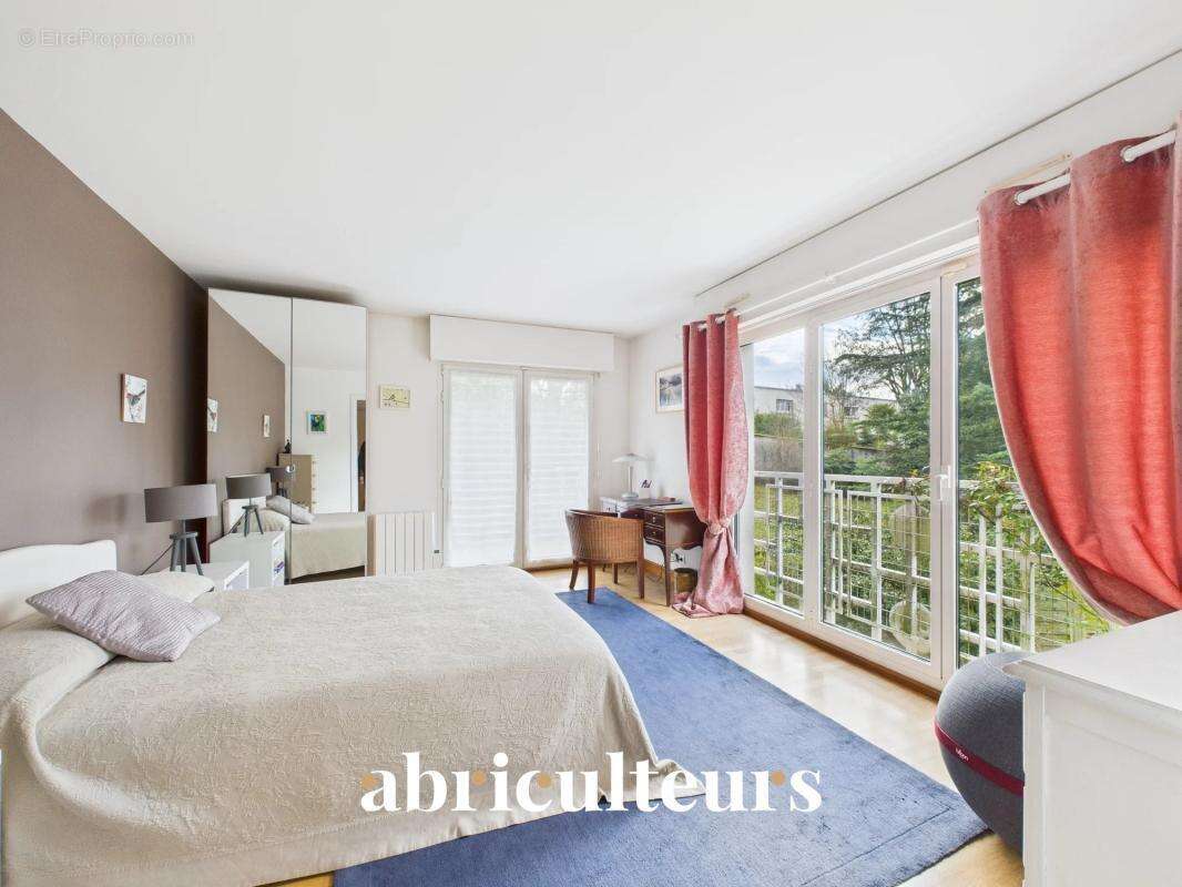 Appartement à LA CELLE-SAINT-CLOUD