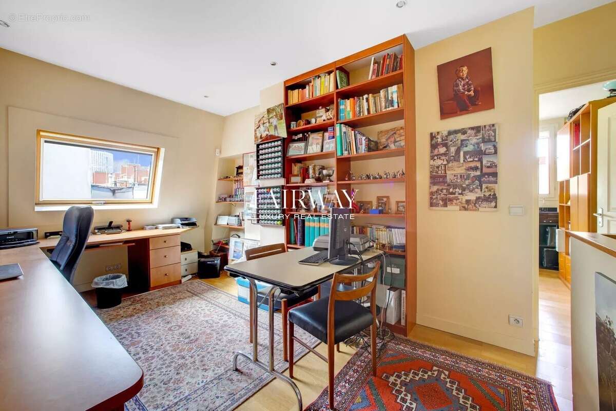 Appartement à PARIS-17E