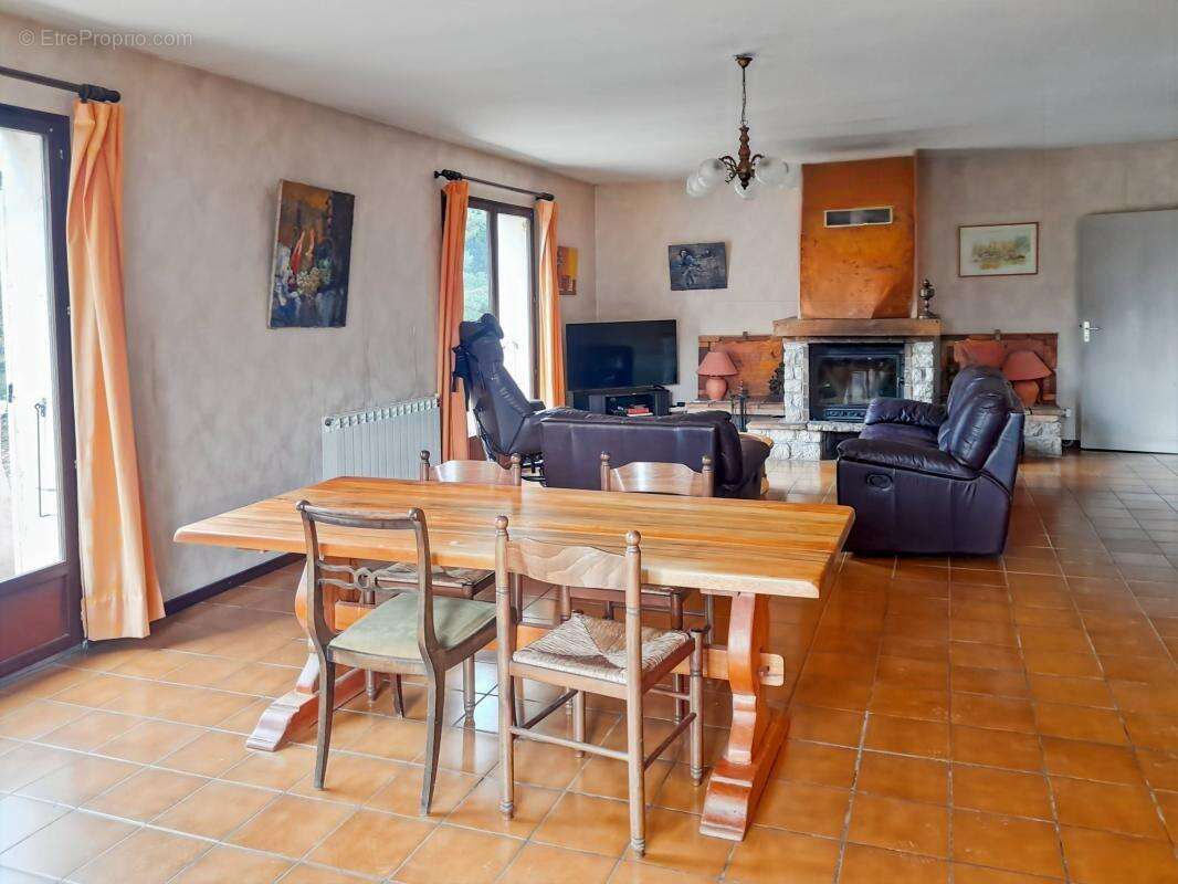 Maison à GINASSERVIS