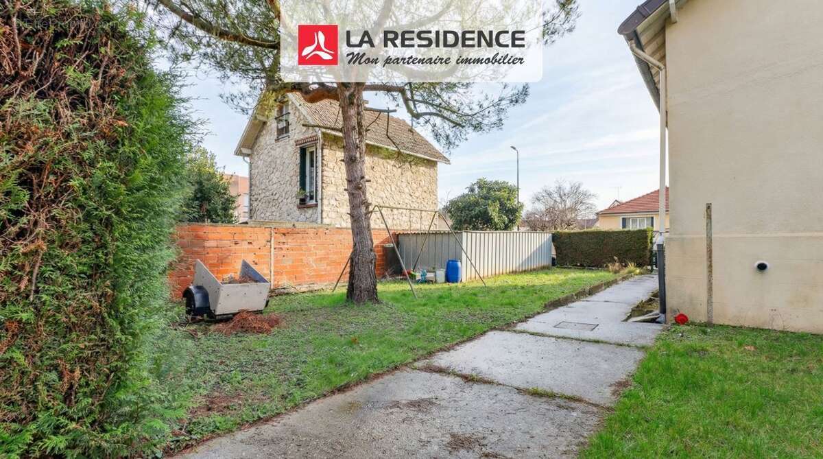 Maison à MAURECOURT