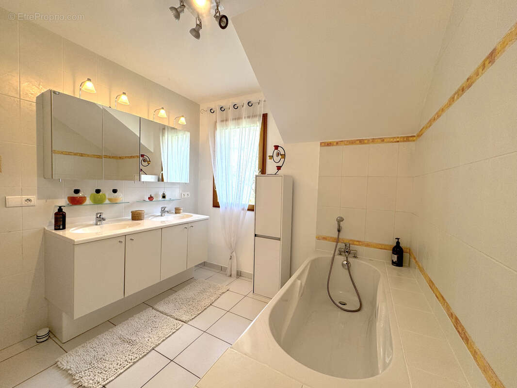 T4 de 137 m2 avec jardin proche Thônes - photo 13