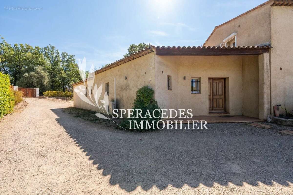 Maison à SAINT-CEZAIRE-SUR-SIAGNE