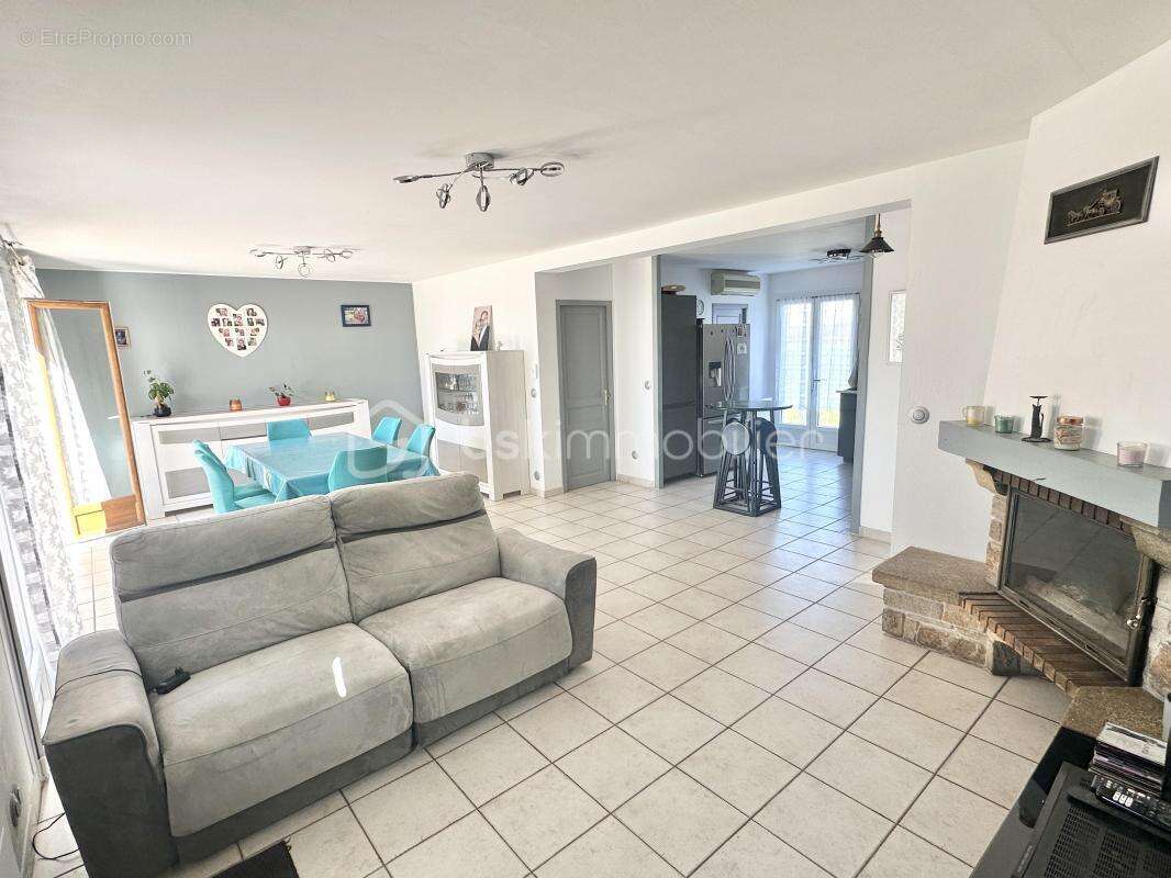 Maison à VILLENEUVE-SUR-YONNE