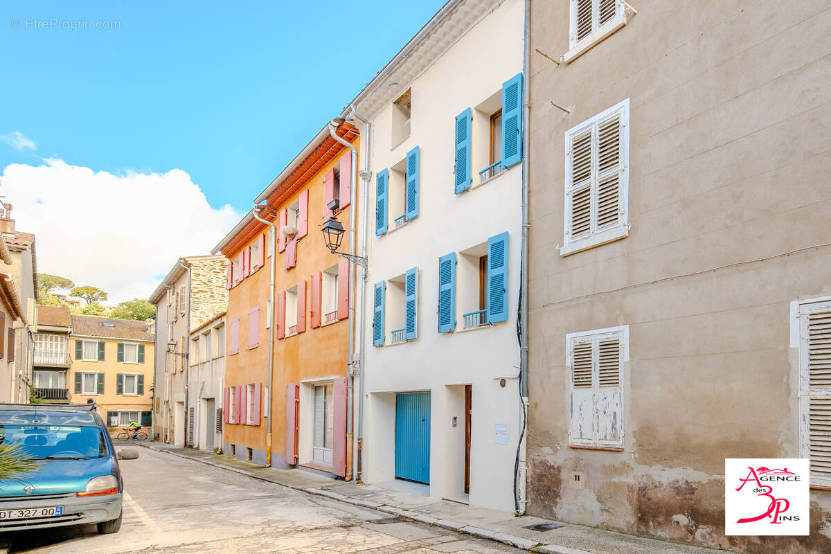Maison à COLLOBRIERES