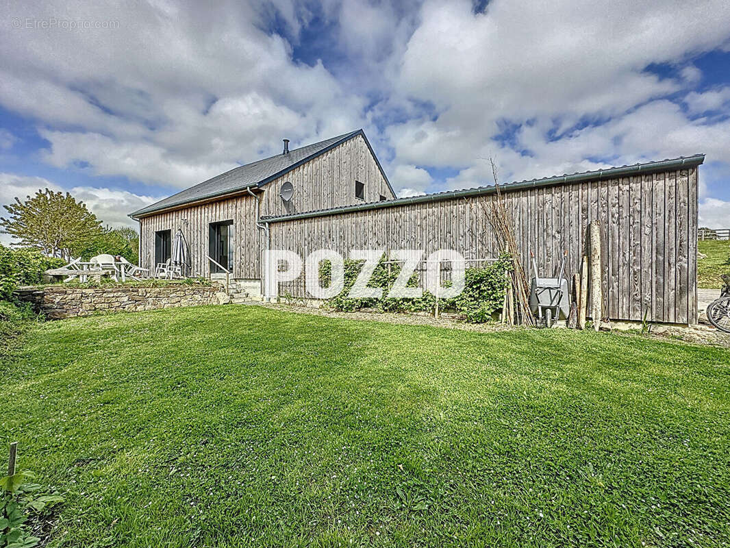 Maison + haras sur 11 ha avec piste, barn, 22 boxes, rond de longe, paddocks et herbage, vue Mt St Michel - photo 4