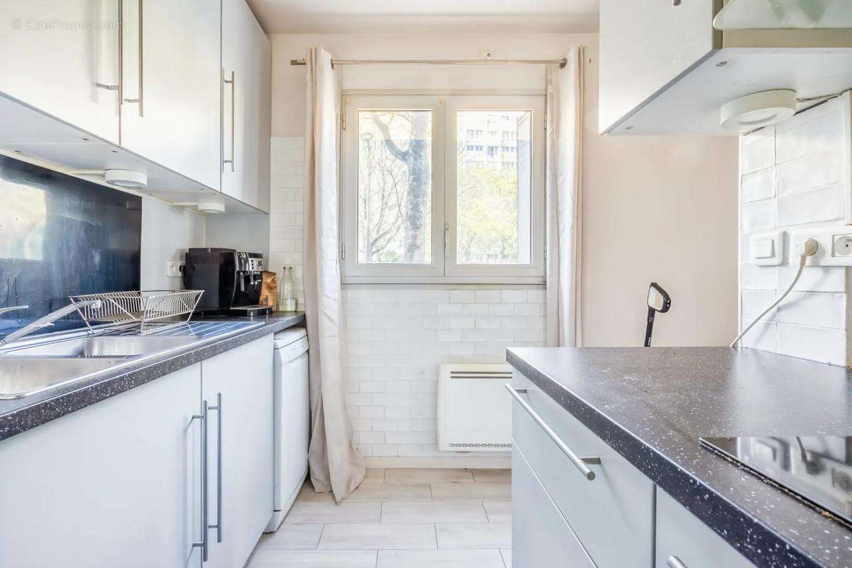 Appartement à PARIS-14E
