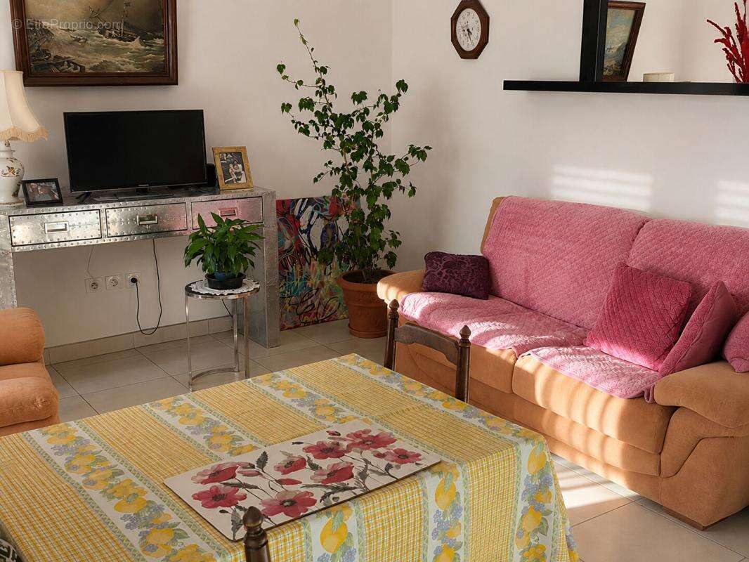 Appartement T3 récent avec balcon et garage Secteur recherché de Décines-Charpieu - photo 8