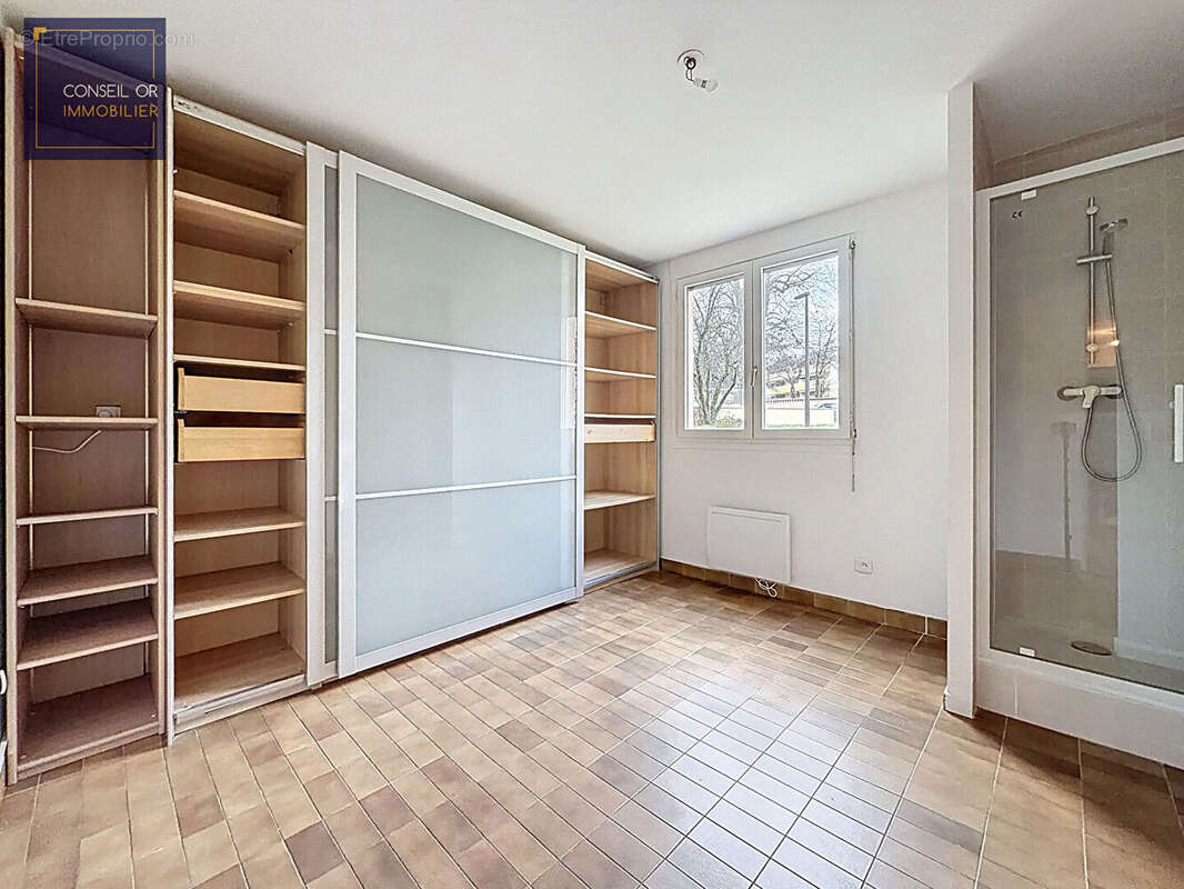 Appartement à SAINT-GENIS-LAVAL