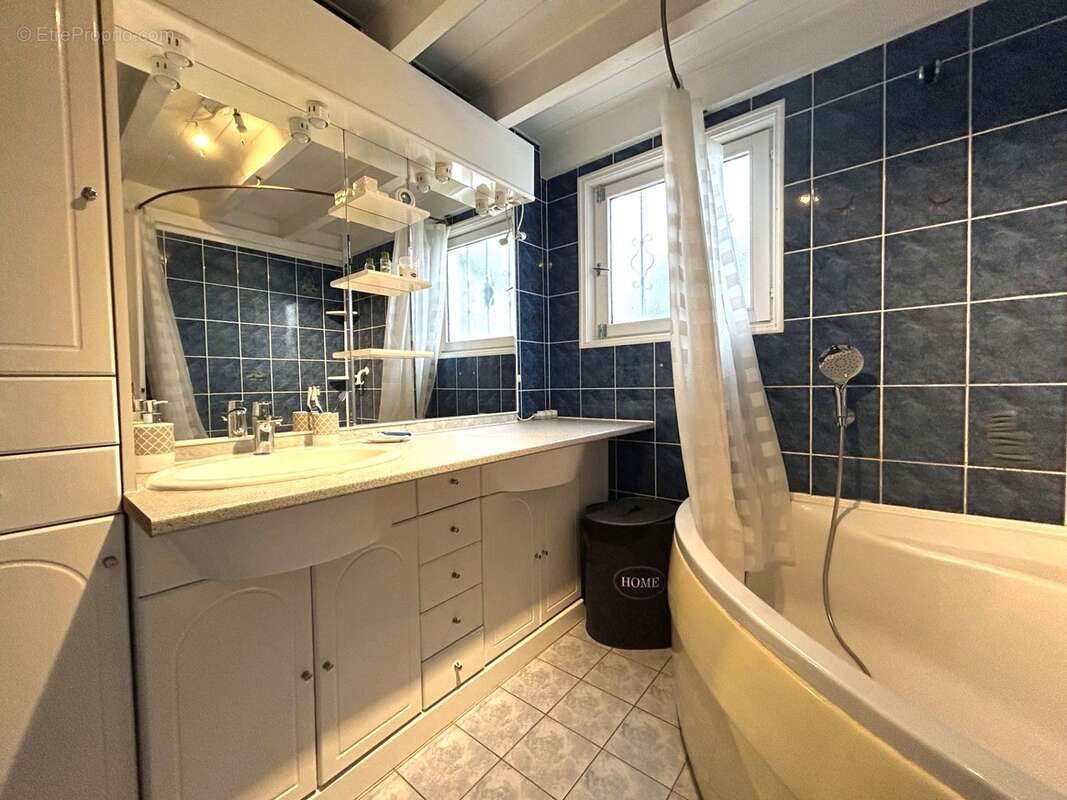 Maison à SAINT-JEAN-DE-MUZOLS