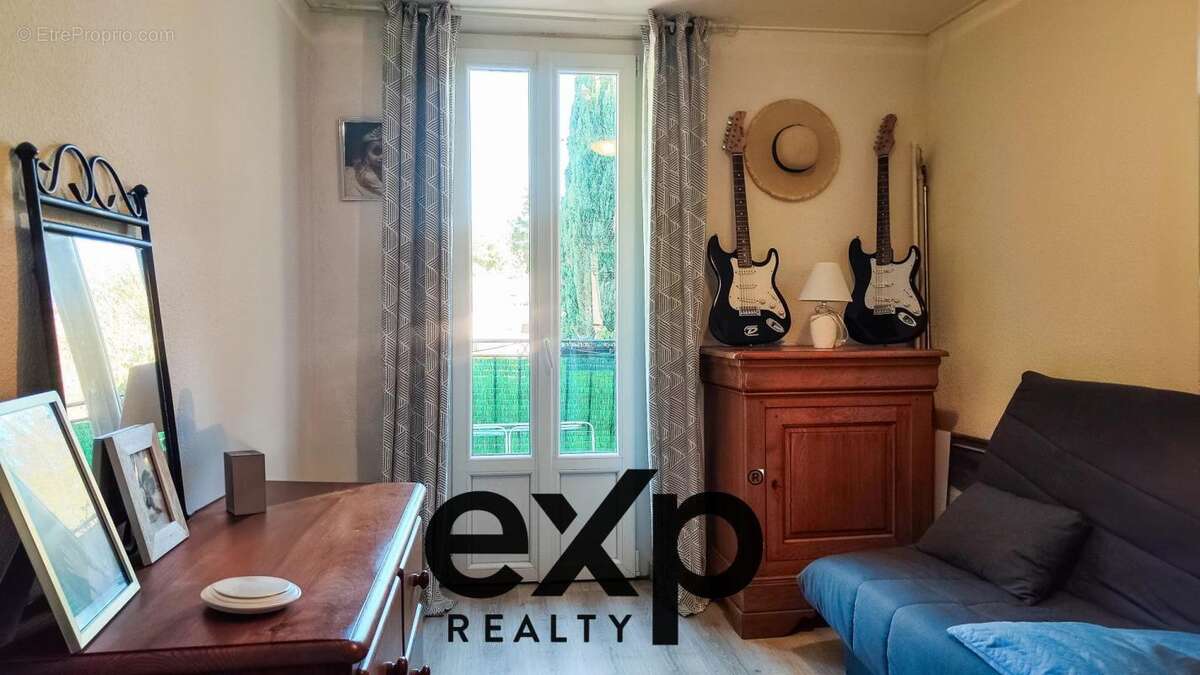 Appartement à VINS-SUR-CARAMY