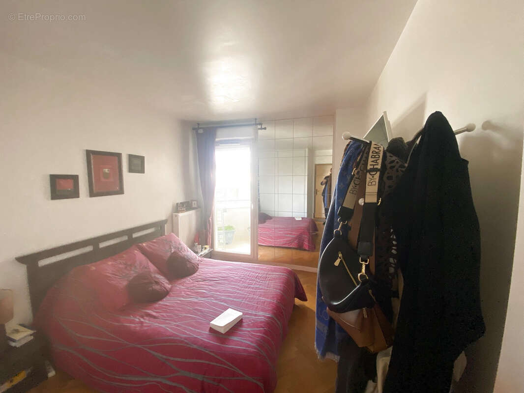 Appartement à COURBEVOIE