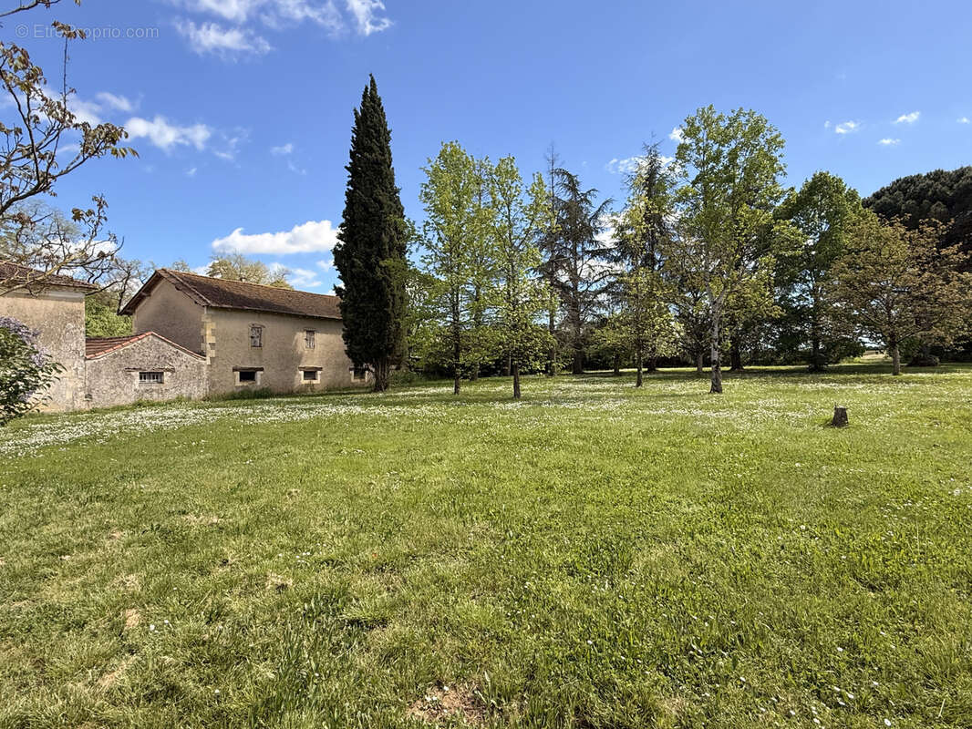 Maison à MEZIN