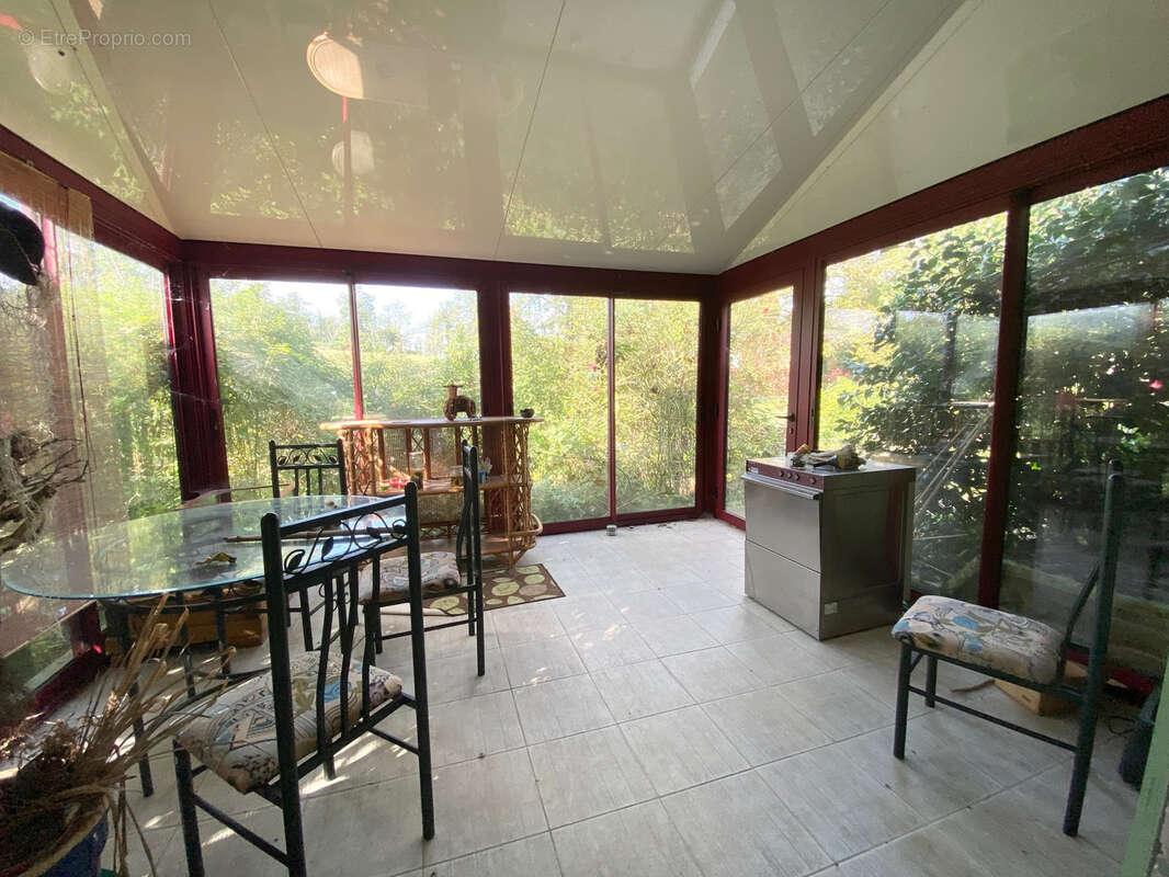 Maison à SAINT-PANTALEON-DE-LARCHE