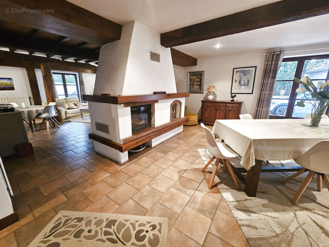 Maison à COMMELLE-VERNAY