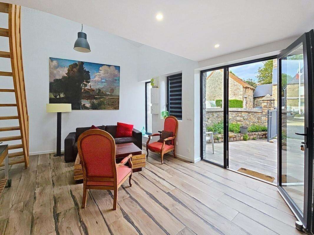 Maison à JULLOUVILLE