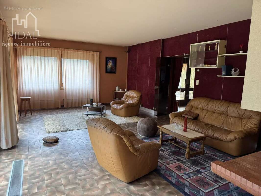 Maison à LE MALZIEU-VILLE