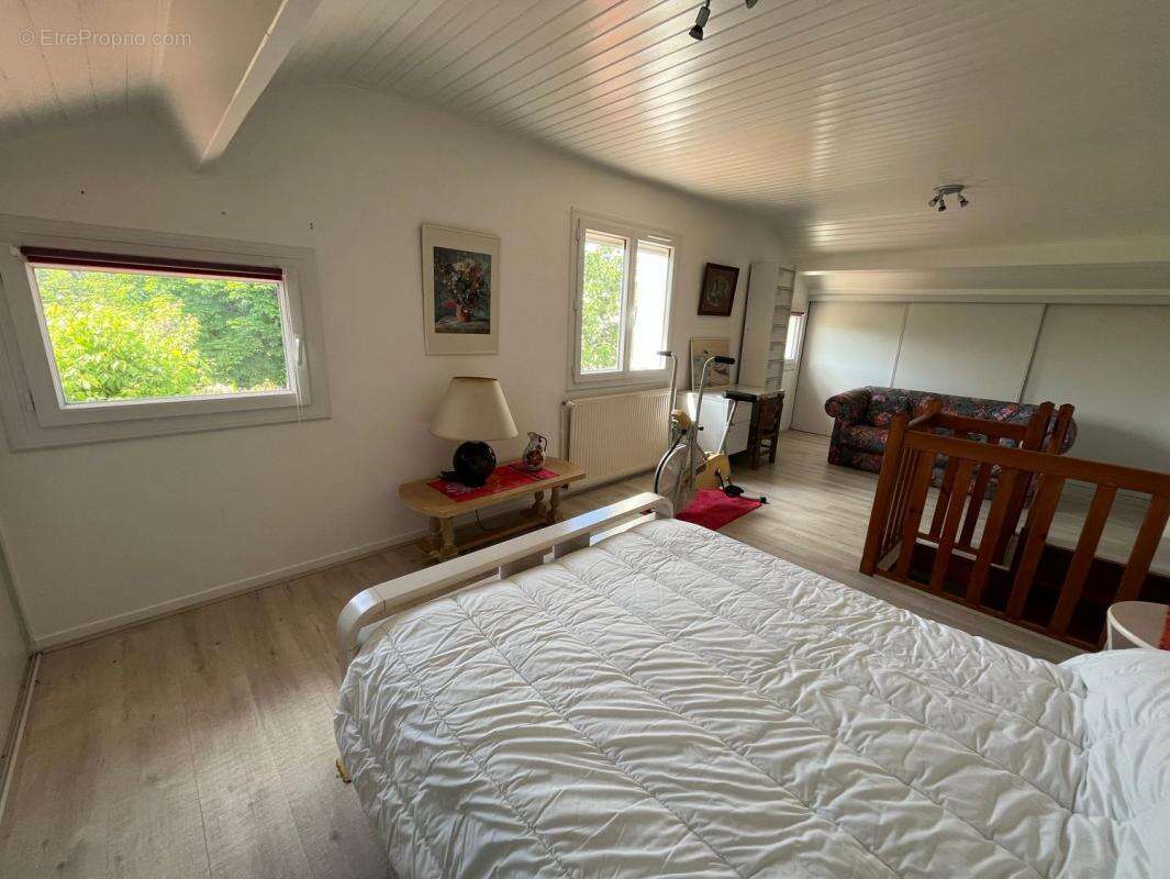 Maison à AMBARES-ET-LAGRAVE