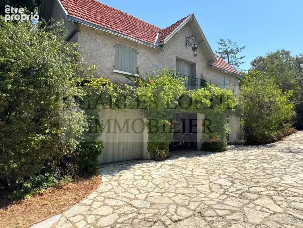 Authentique propriété en pierre avec piscine et dépendances sur 36 hectares, nichée sur les hauteurs de Cahors - photo 6