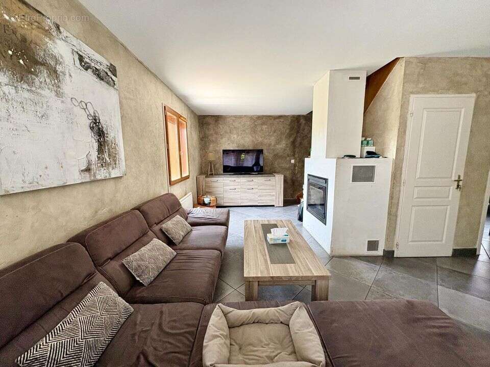 SALON - Maison à VIUZ-EN-SALLAZ