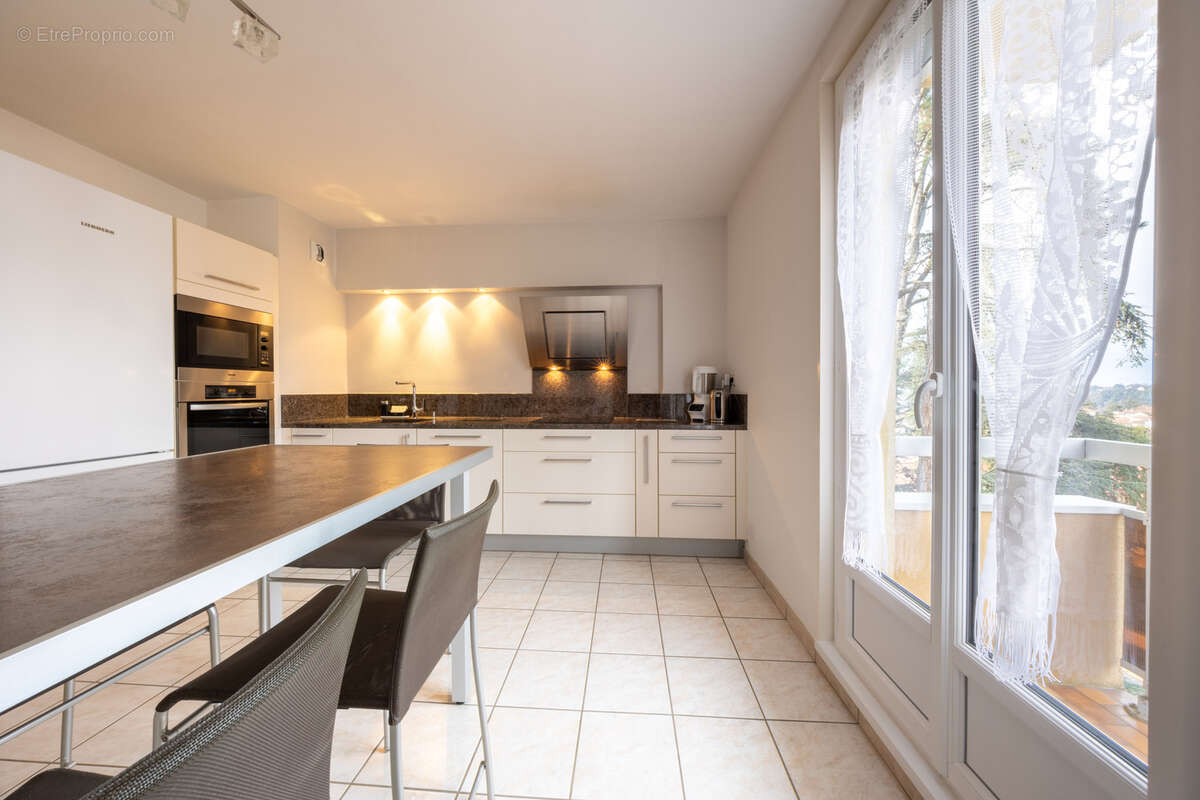 Appartement à SAINT-PRIEST-EN-JAREZ