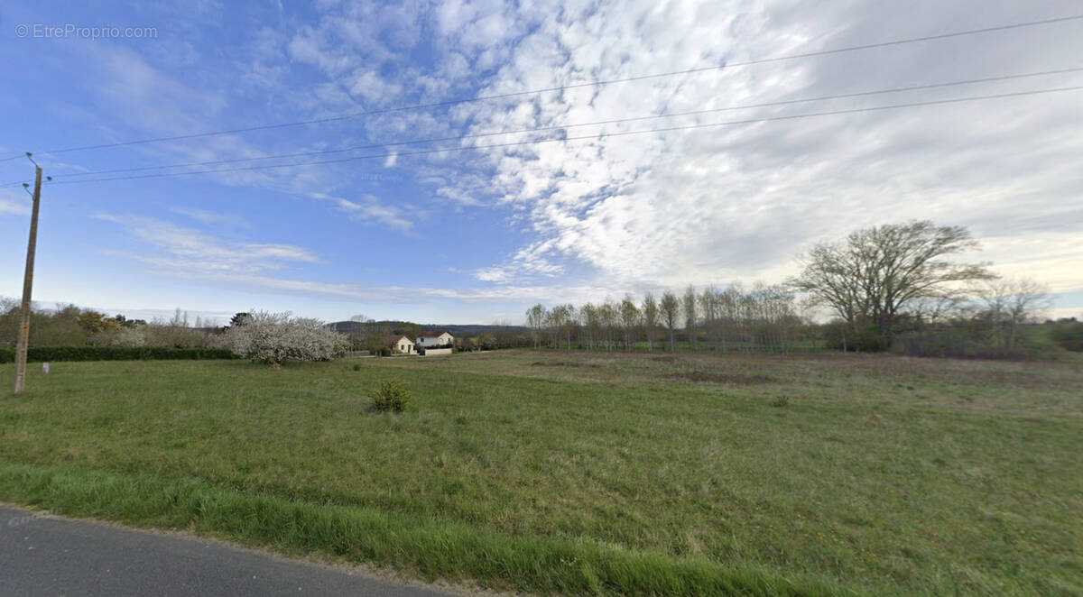 Terrain à MONTAYRAL