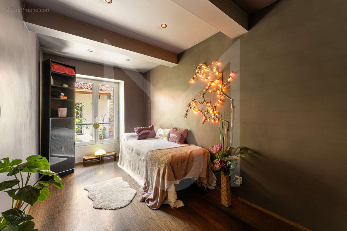 Appartement à MARSEILLE-1E