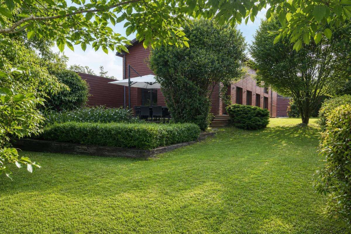 Maison de 230 m² à Artigues-près-Bordeaux - photo 4