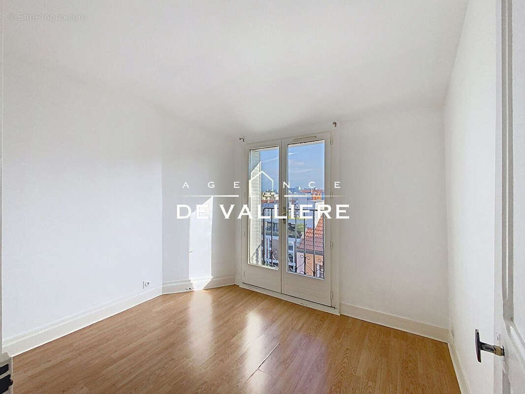 Appartement à COURBEVOIE