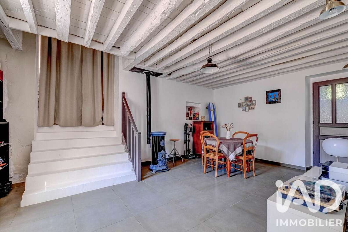 Maison 150 m² à Montceaux-Les-Meaux  - photo 6