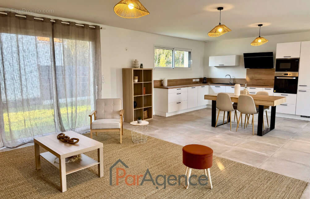 Maison à LES MATHES