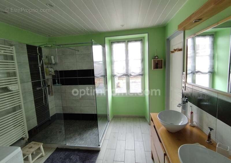 Charente, exceptionnelle ! A 10mn de La Rochefoucauld, maison 206 m², pièce de vie 70 m², grange, terrain clos 3602m² - photo 14