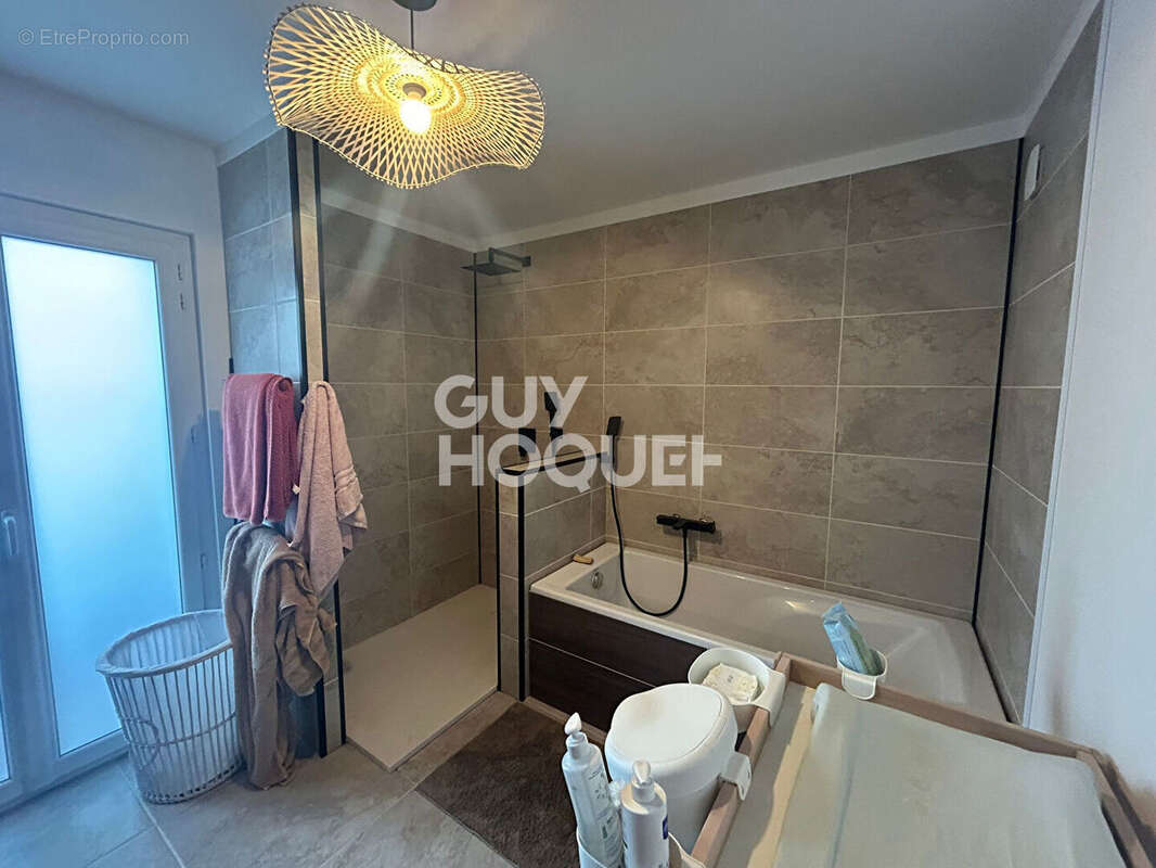 Maison à PEZILLA-LA-RIVIERE