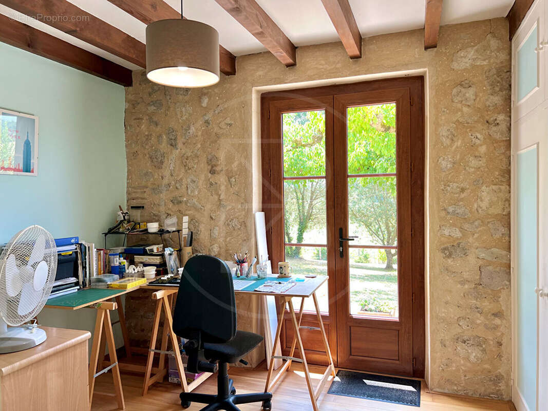 Propriété en pierre offrant une vue imprenable - photo 11