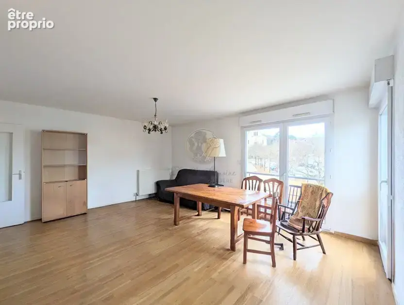 Appartement T4 de 91 m2 en plein centre de Vernaison avec terrasse, cave et garage double - photo 2