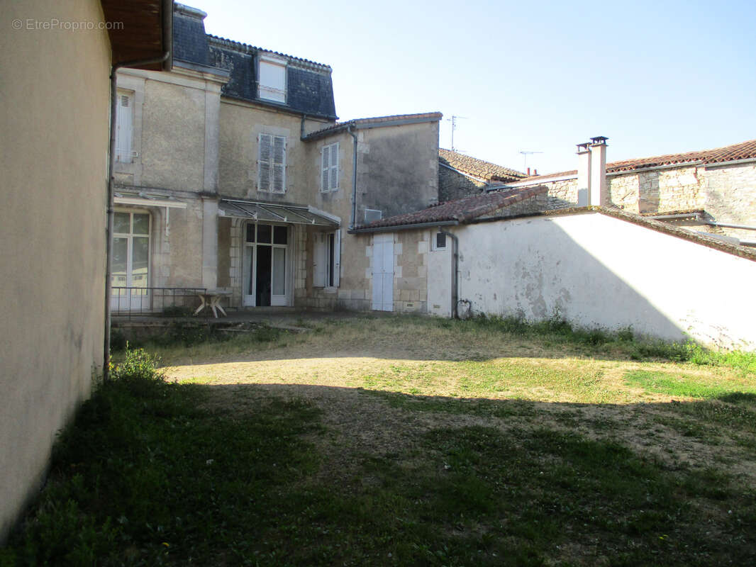 Centre Couhé. - photo 45