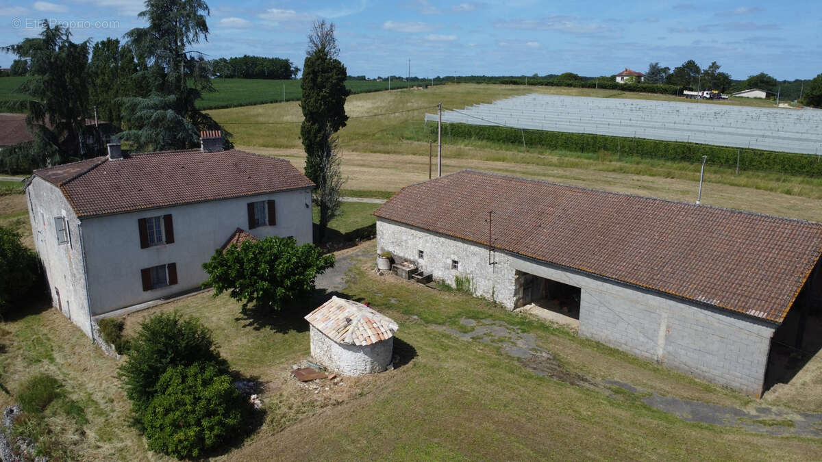 Maison à SAINT-NAZAIRE-DE-VALENTANE