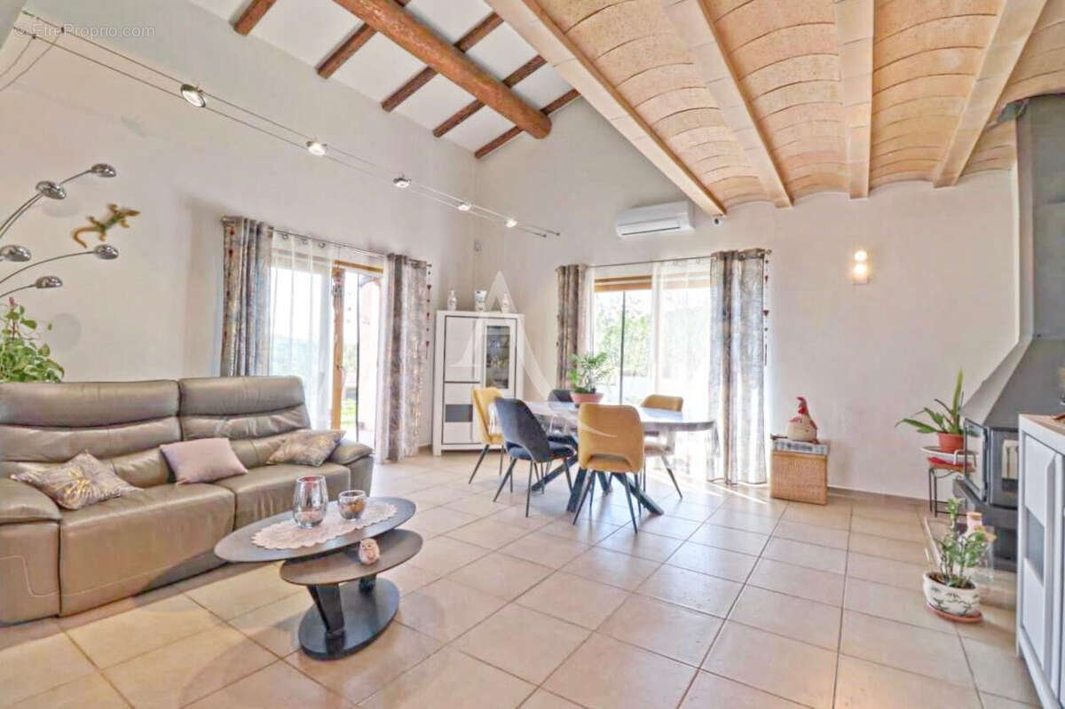 Villa type 5 de 160m2 avec vue remarquable quinson - photo 2