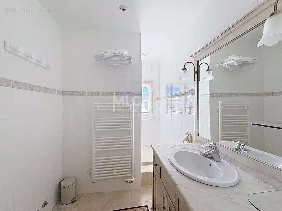 Appartement à SAINT-ETIENNE-DE-TINEE