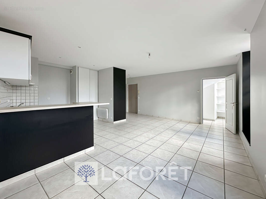 Appartement F3 1er étage (80 m²) à vendre à GEMOZAC (17260) - photo 10
