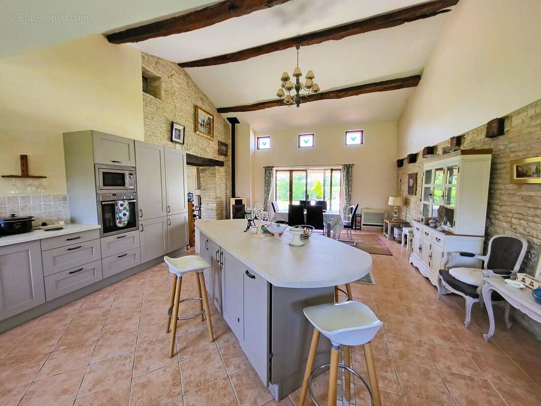 Belle maison familiale de 4 chambres avec un grand gîte et une superbe piscine, près de Cognac - photo 5