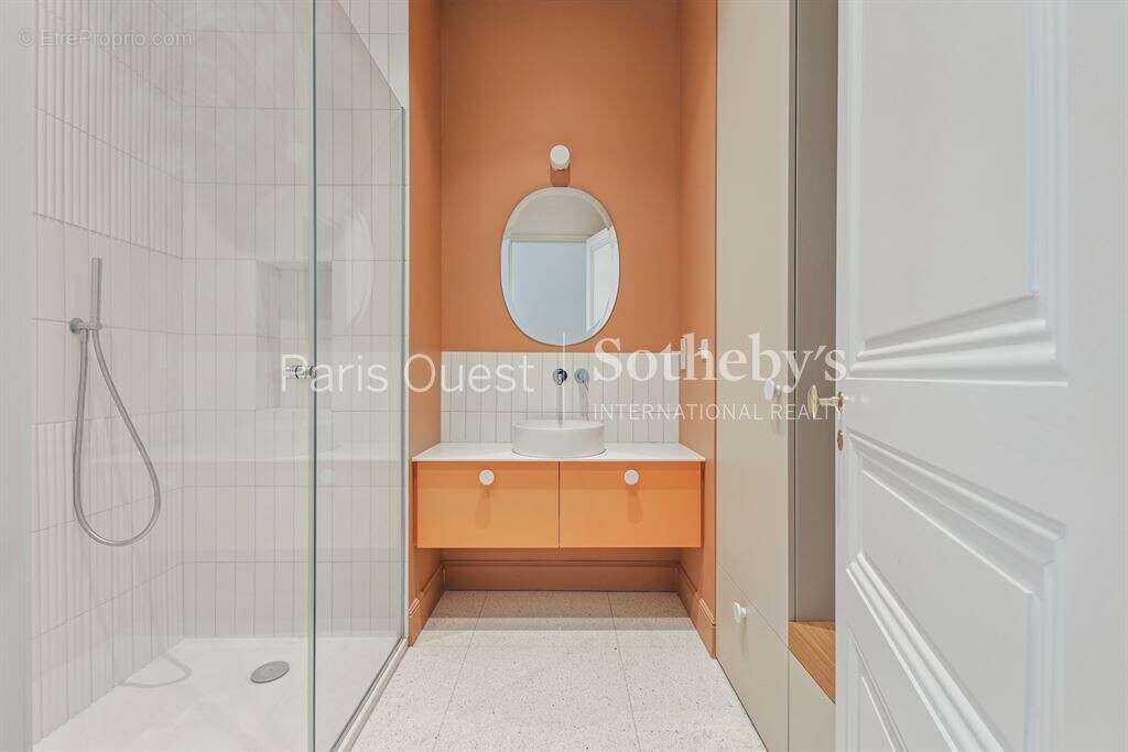 Appartement à PARIS-17E
