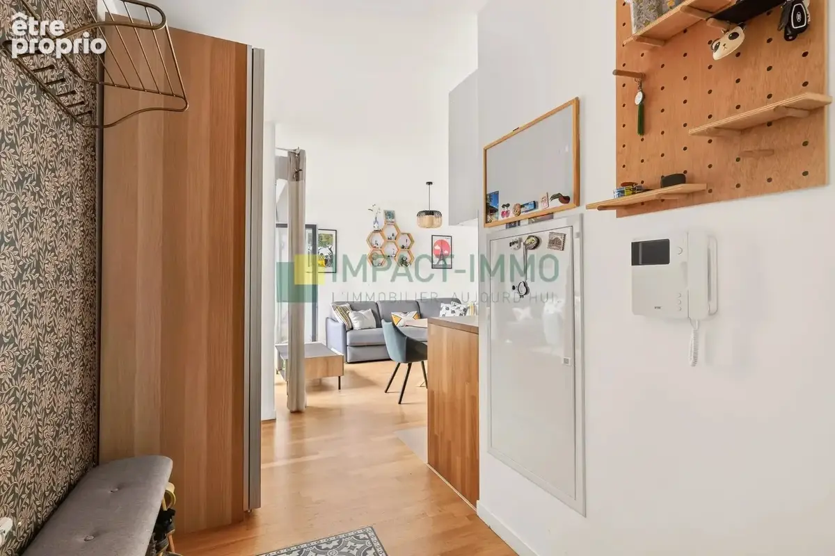 Clichy republique - 2 pieces balcon vue degagee -- pkg en sus - photo 7