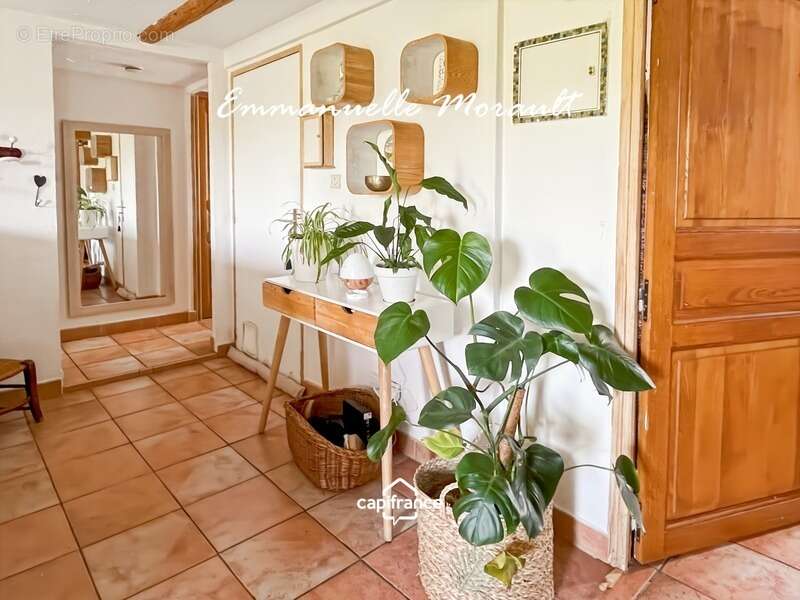 Appartement à BAGNOLS-EN-FORET