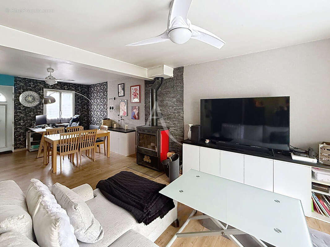 Maison à VILLEVEQUE