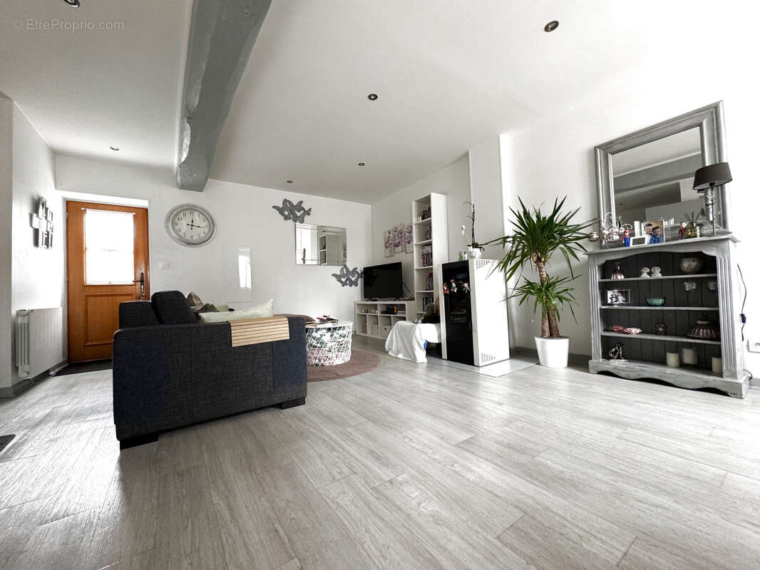 Maison à VER-SUR-LAUNETTE