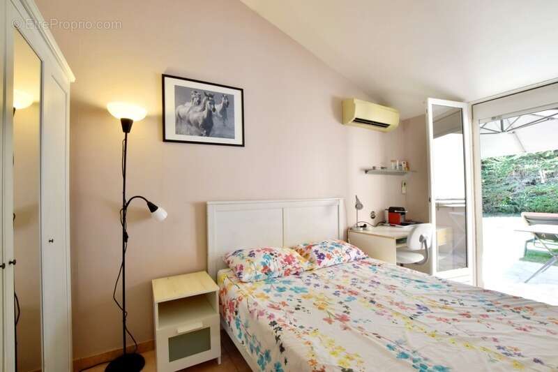 Maison à SAINT-CLEMENT-DE-RIVIERE