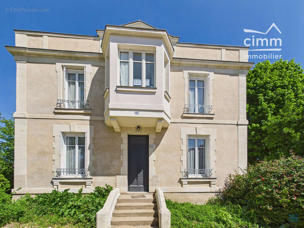 Maison 181 m² à Vernantes  - photo 2